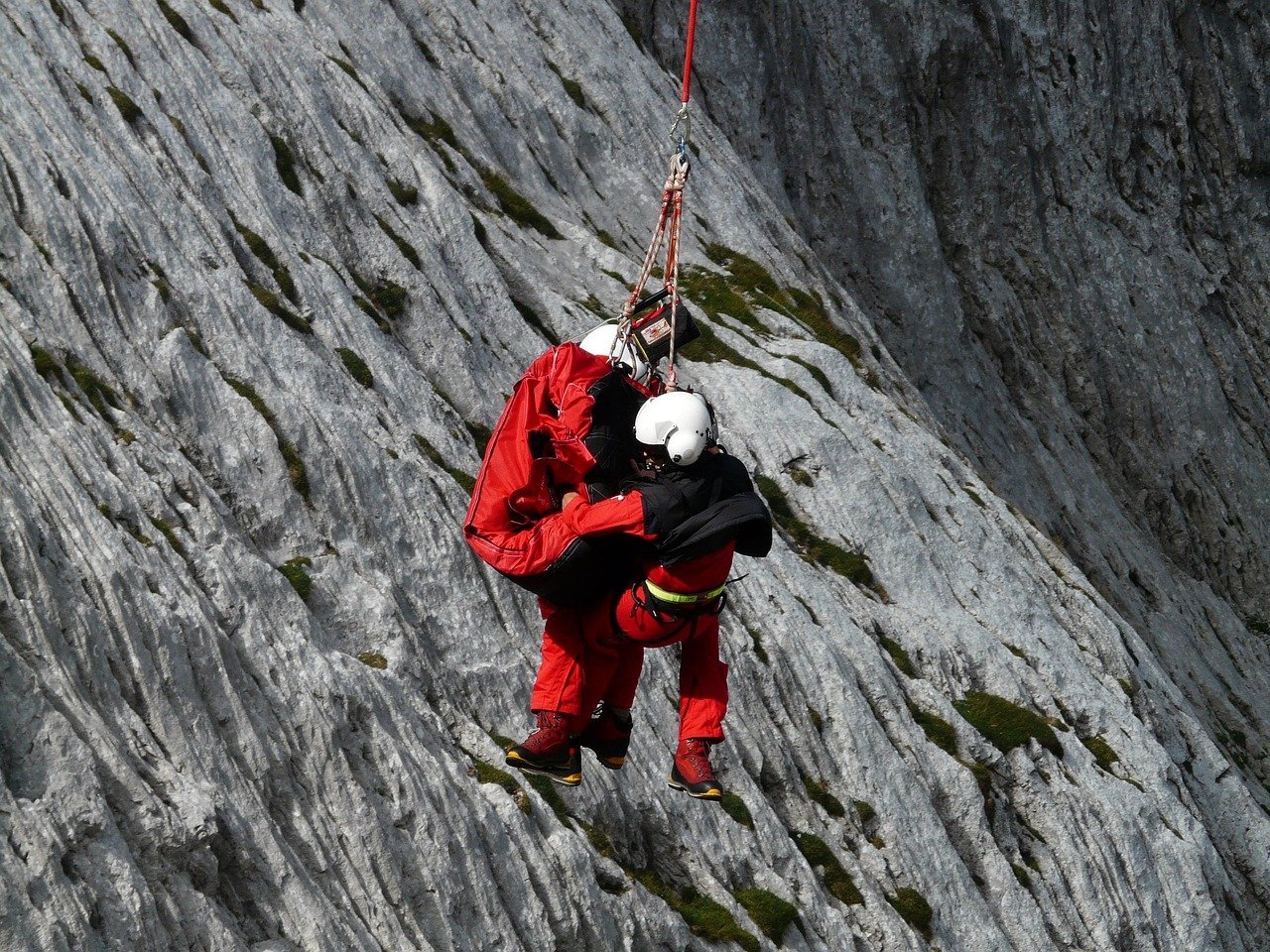 découvrez une histoire captivante de sauvetage héroïque où le courage et la détermination triomphent face au danger.