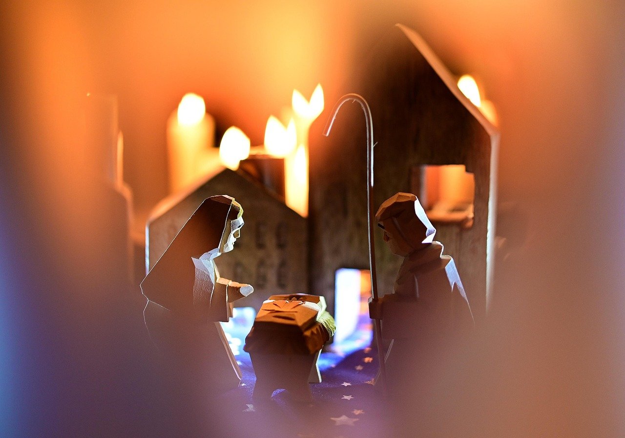 découvrez la scène de la nativité, symbole de la naissance du christ, une tradition riche en émotions et en spiritualité durant la période de noël.