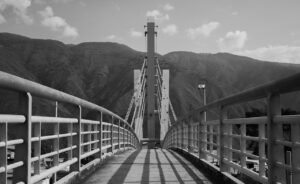 découvrez notre suspension fireworks, une lampe design qui éclaire votre intérieur avec style et originalité, rappelant l'éclat spectaculaire des feux d'artifice.