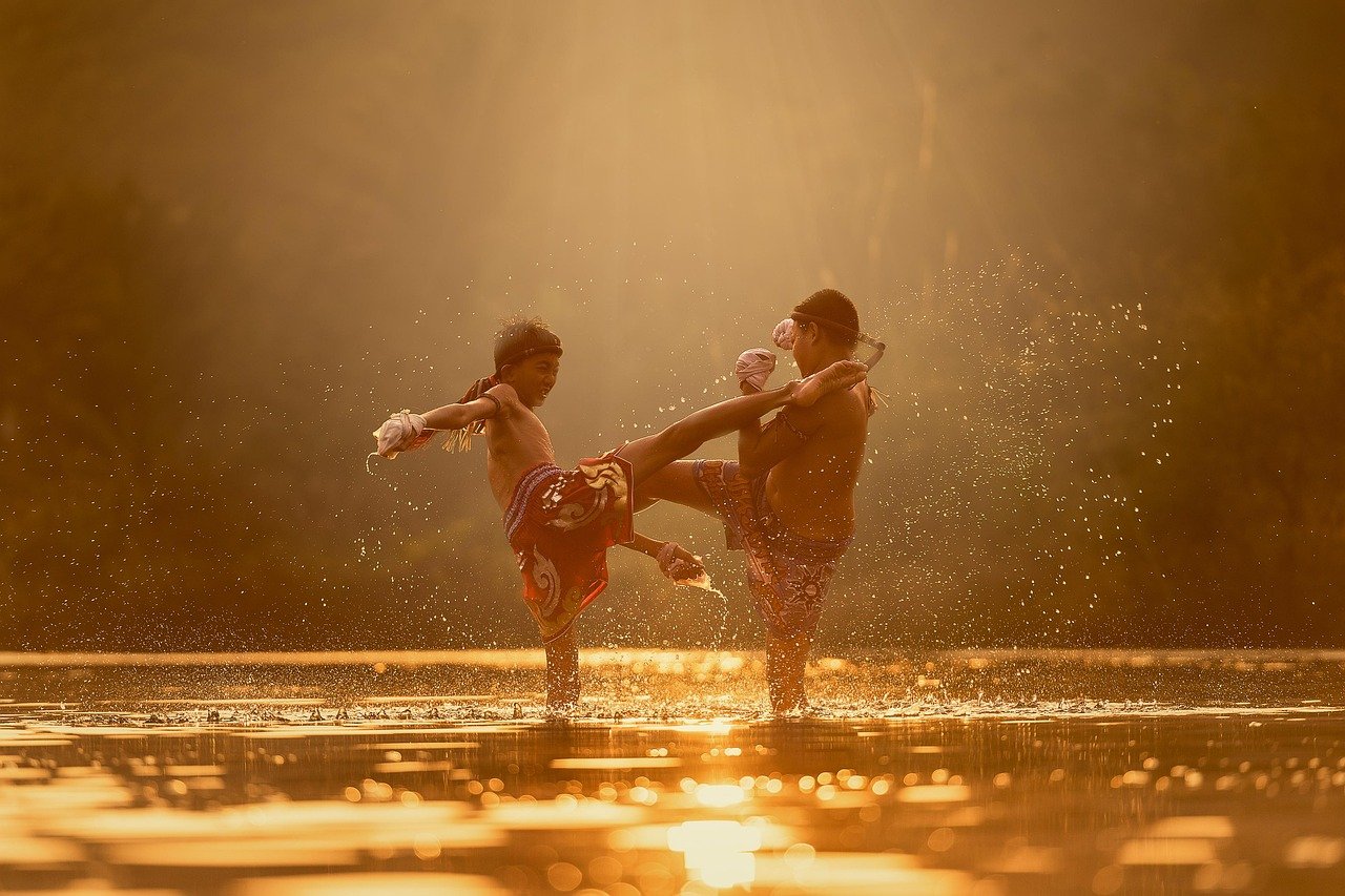 découvrez l'univers de la boxe : techniques, entraînements, bienfaits et actualités pour tous les passionnés de ce sport de combat intense.