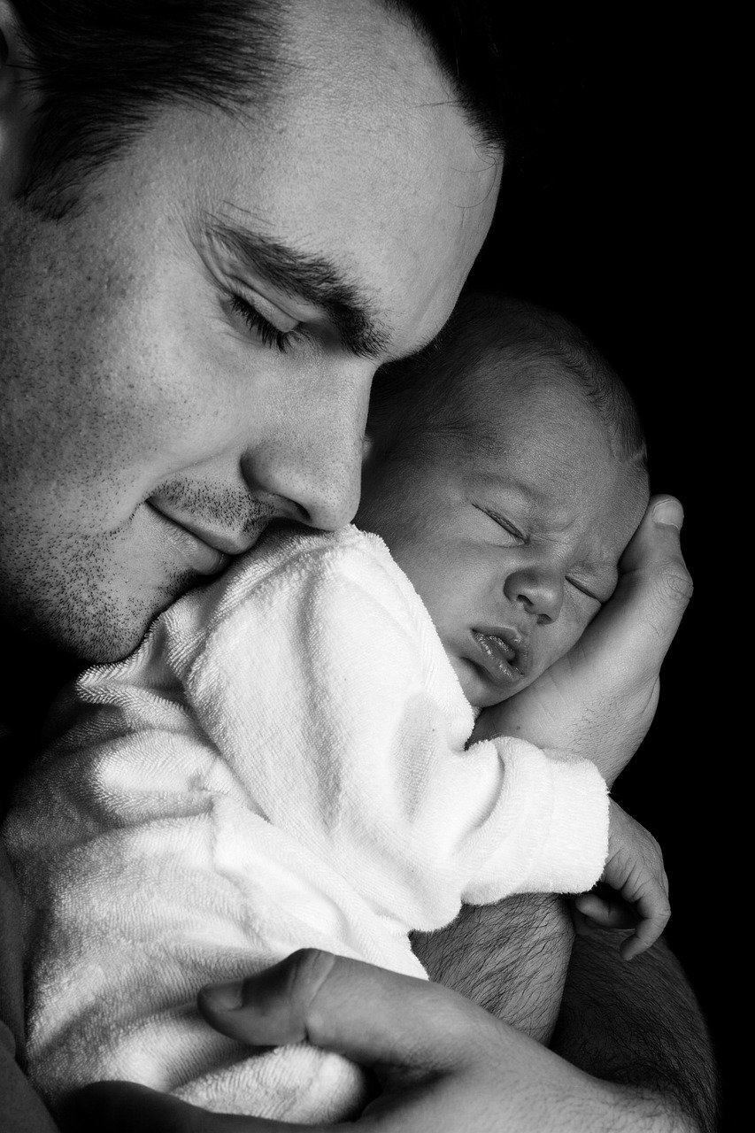 fatherhood-1 « Je me suis excusé auprès de mon fils » : Frédéric Lopez se confie avec sincérité sur son rôle de père