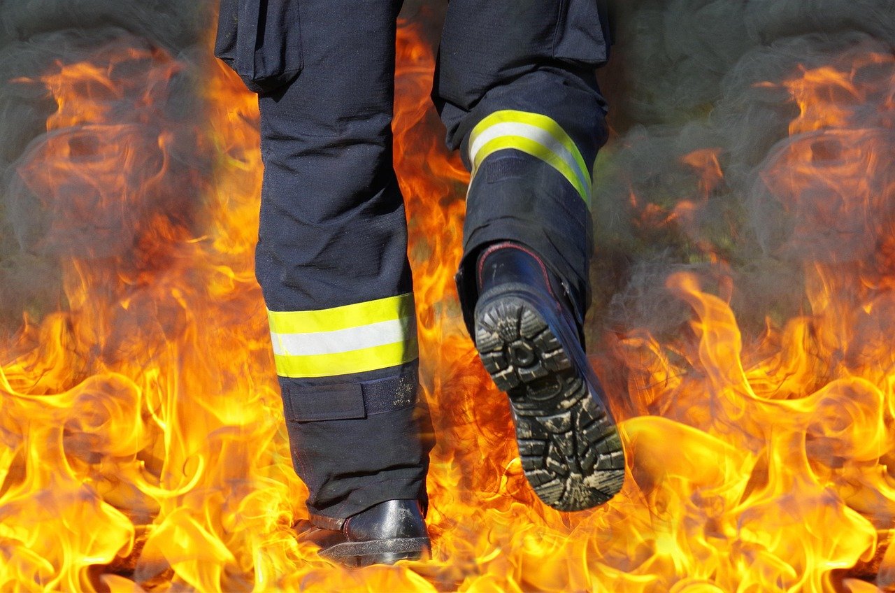 découvrez le rôle essentiel des pompiers dans la protection des vies et des biens face aux incendies et autres urgences.