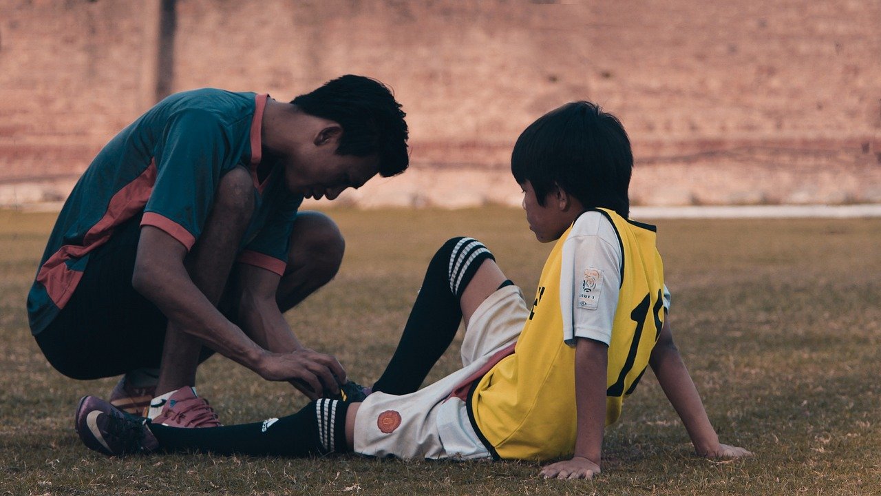 découvrez les compétences essentielles et les stratégies d'un coach de football pour améliorer les performances de votre équipe et réussir sur le terrain.