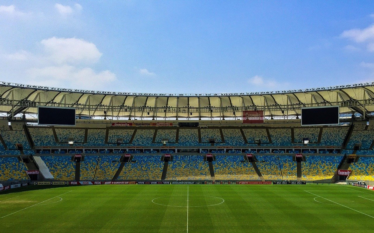 découvrez l'univers passionnant du football, ses règles, ses meilleurs joueurs, les matchs incontournables et toute l'actualité autour du sport le plus populaire au monde.