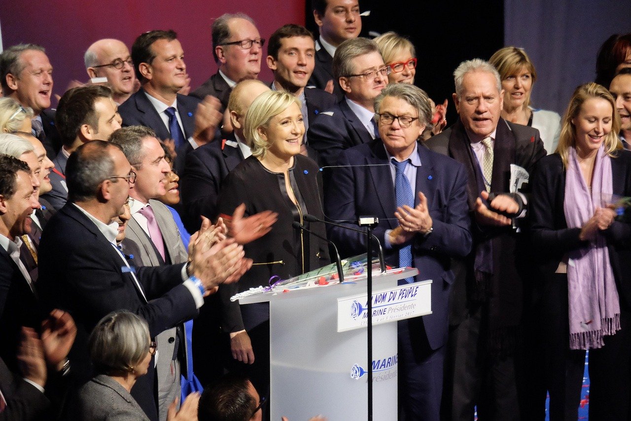 french-politics-2 Si Jordan Bardella accède à la présidence, Marine Le Pen pourrait jouer un rôle clé comme ministre...