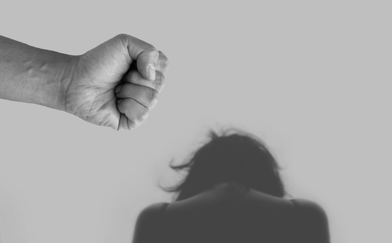 découvrez les enjeux de la violence basée sur le genre, ses impacts sociaux, et les actions pour la prévention et la protection des victimes.