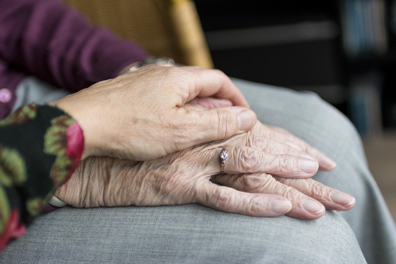 découvrez comment la 'règle d'or' s'applique aux grands-parents selon les dernières découvertes scientifiques, favorisant des relations familiales harmonieuses et bienveillantes.