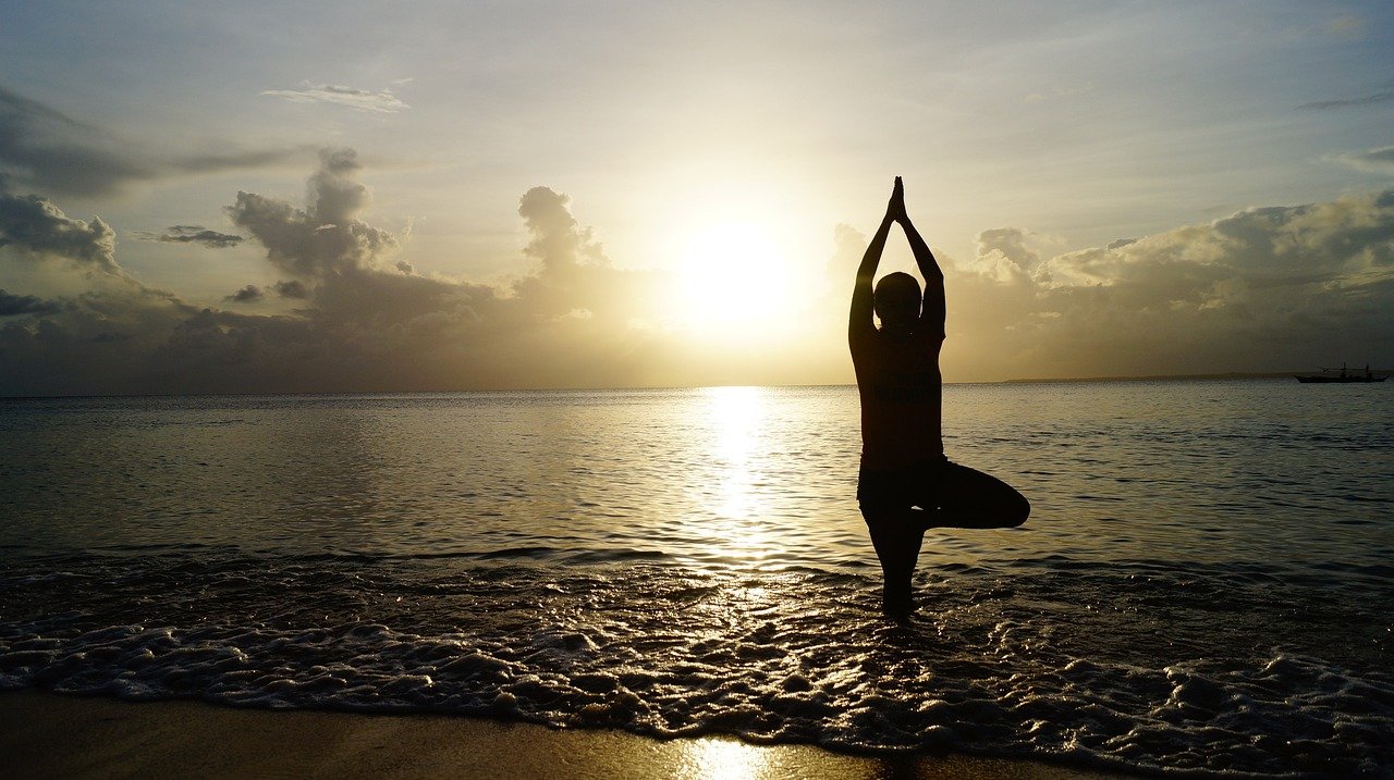 découvrez le yoga du rire, une pratique ludique qui combine exercices de rire et de respiration pour améliorer votre bien-être et réduire le stress.