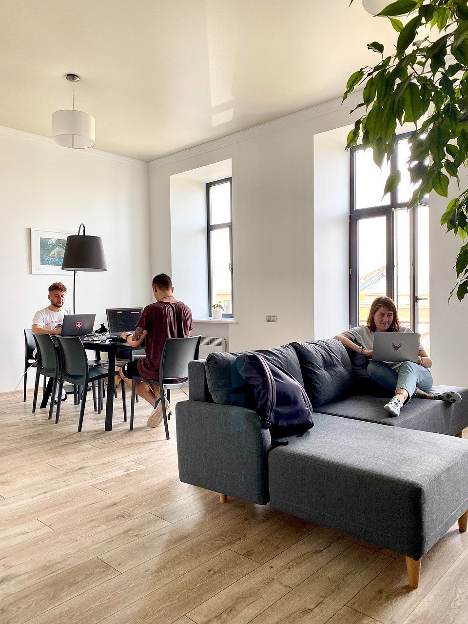 découvrez le coliving, une nouvelle façon de vivre ensemble alliant convivialité, économies et flexibilité dans des espaces partagés modernes et conviviaux.