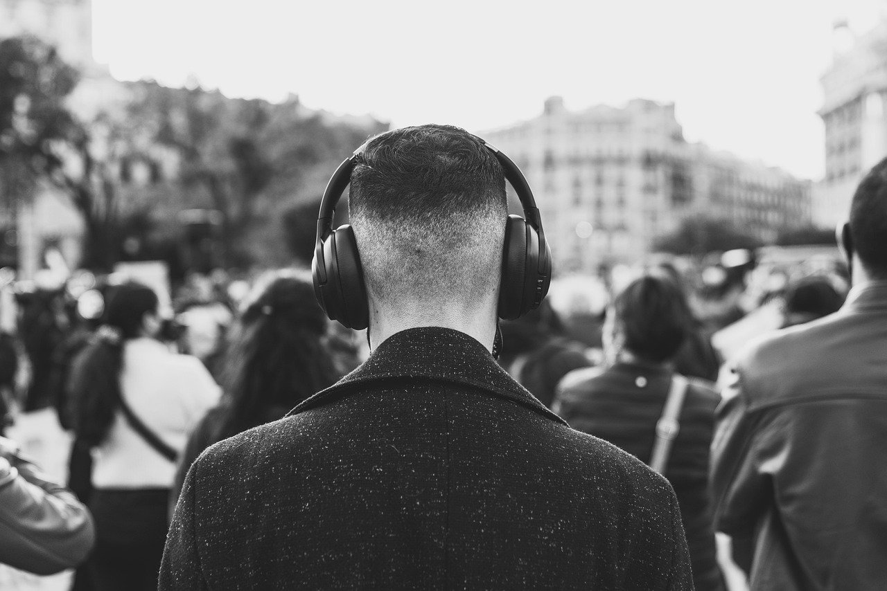 découvrez comment l'immigration influence l'économie, en analysant ses effets sur la croissance, l'emploi et l'innovation.