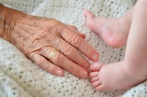découvrez un espace communautaire intergénérationnel favorisant les liens entre toutes les générations, pour partager, apprendre et grandir ensemble dans un environnement convivial et inclusif.