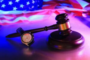 découvrez tout ce qu'il faut savoir sur les poursuites judiciaires : définition, procédures, droits des parties impliquées et conseils pour gérer un procès.