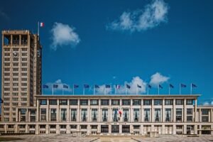 découvrez 'les enfants de la télé', une émission française emblématique qui revisite les moments cultes du petit écran avec humour et nostalgie.