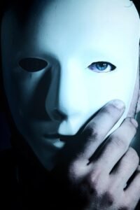 découvrez mask singer, l'émission mystérieuse où des célébrités chantent incognito sous des costumes étonnants. suspense et révélations garanties !