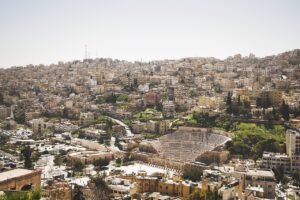 analyse approfondie du conflit au moyen-orient : causes, enjeux et perspectives pour la paix dans la région.