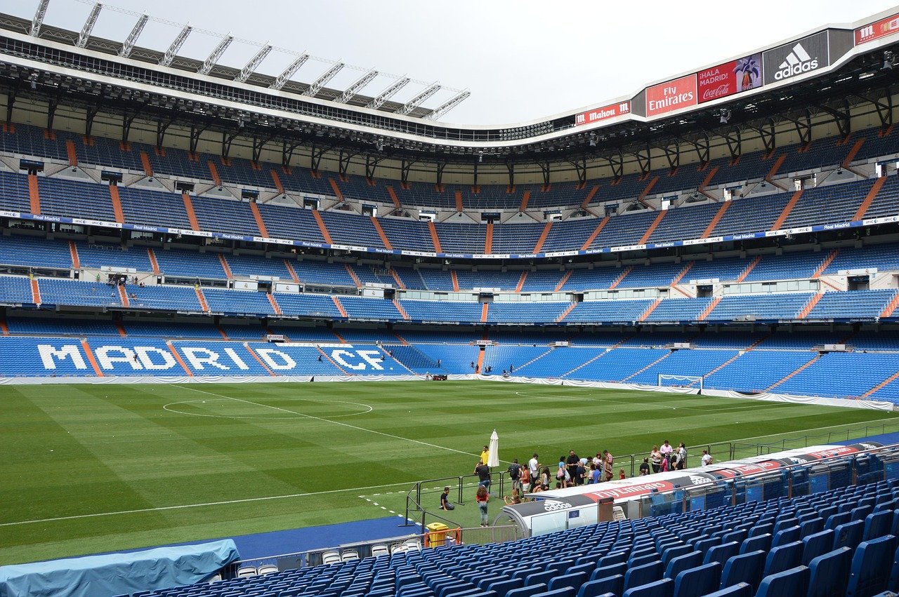 découvrez le rôle essentiel du milieu de terrain dans le football, ses responsabilités, techniques et impact sur le jeu.