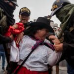 découvrez les témoignages et les actions lors de la manifestation en mémoire des victimes, mettant en lumière le rôle de la police et les enjeux du rassemblement.