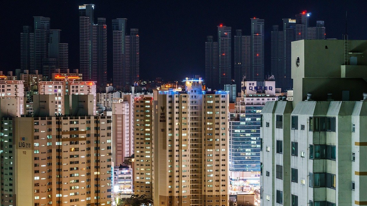 découvrez notre complexe résidentiel moderne offrant un cadre de vie agréable avec des équipements de qualité, des espaces verts et une sécurité optimale pour toute la famille.