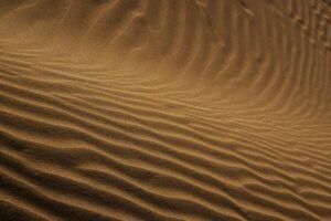 analyse de l'impact du conflit en iran sur l'économie du royaume-uni, avec un focus sur les conséquences commerciales et géopolitiques.