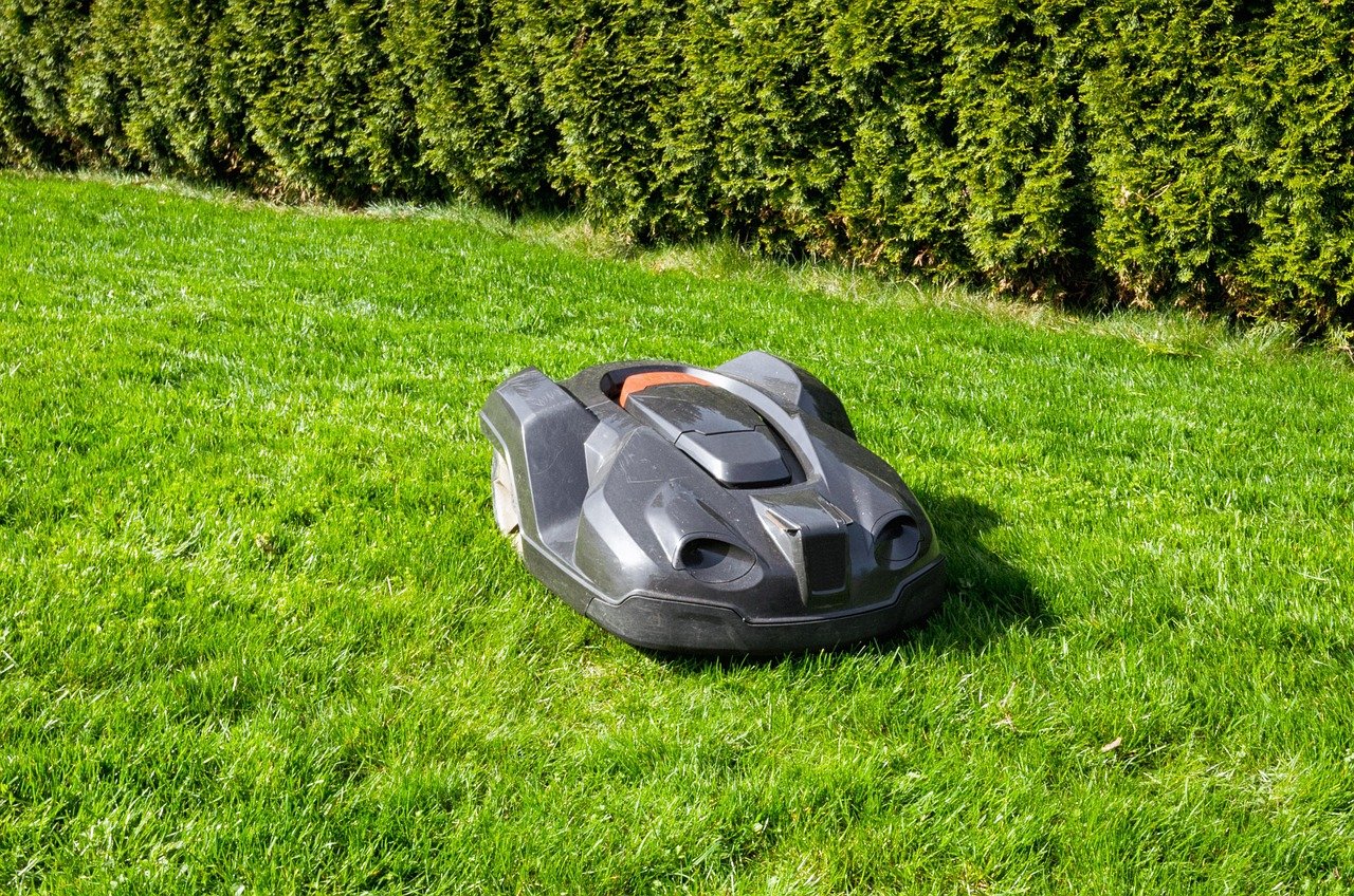 robot-mower-1 Le Dreame A1 Pro, le roi des robots tondeuses, à prix record de -1100 € ce jeudi sur Cdiscount