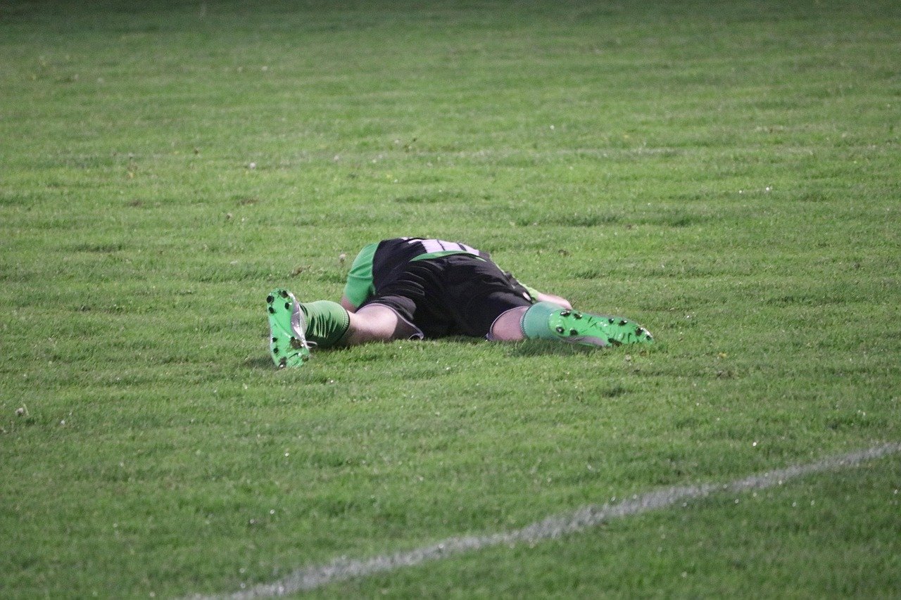 découvrez les moments de déception dans le monde du sport, où l'espoir et la passion rencontrent parfois l'échec et la frustration.