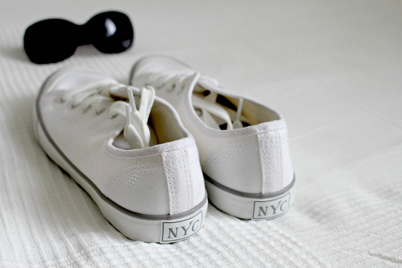 découvrez les tendances des sneakers d'été 2024 : styles légers, couleurs vives et confort optimal pour des looks décontractés et modernes tout au long de la saison.