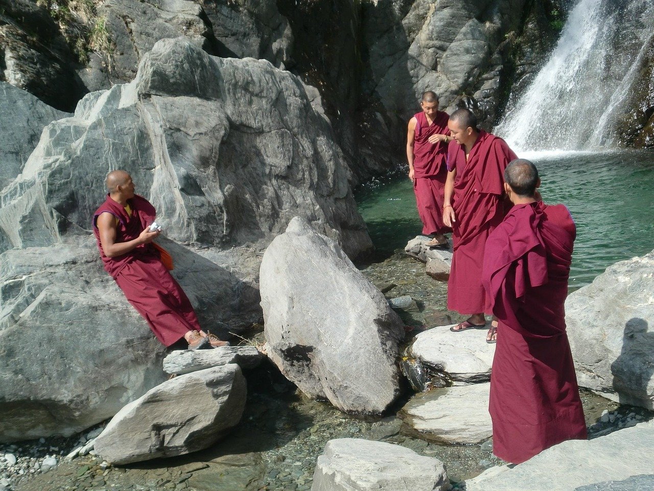 découvrez l'engagement poignant des activistes tibétains à travers des actes de self-immolation, une forme de protestation tragique pour défendre la liberté et la justice au tibet.