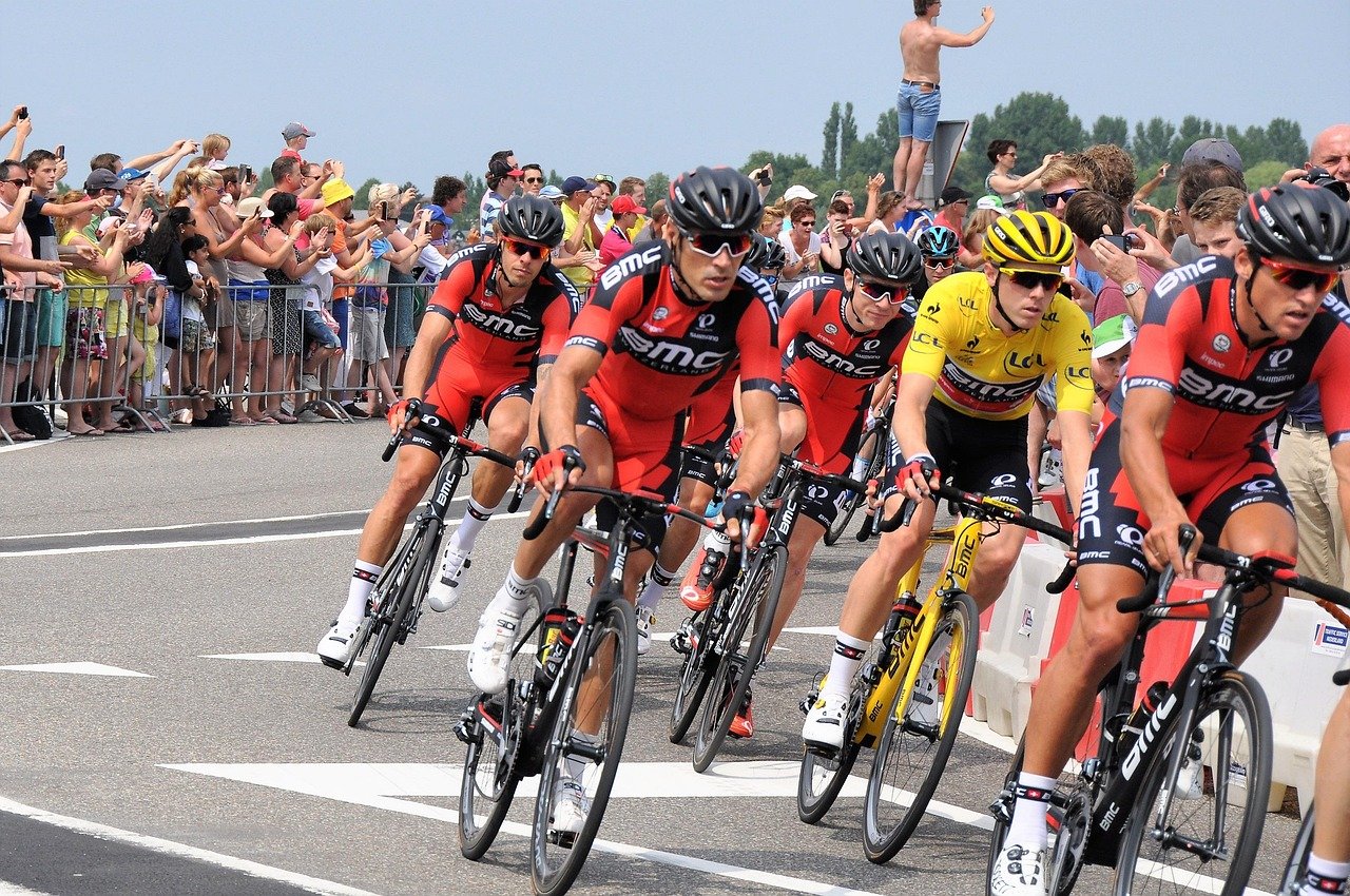 découvrez toute l'actualité, le parcours, les étapes et les coulisses du tour de france, la célèbre course cycliste qui passionne les fans du monde entier.