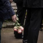 découvrez notre hommage spécial, une célébration authentique et émouvante rendant hommage aux moments et personnes inoubliables.